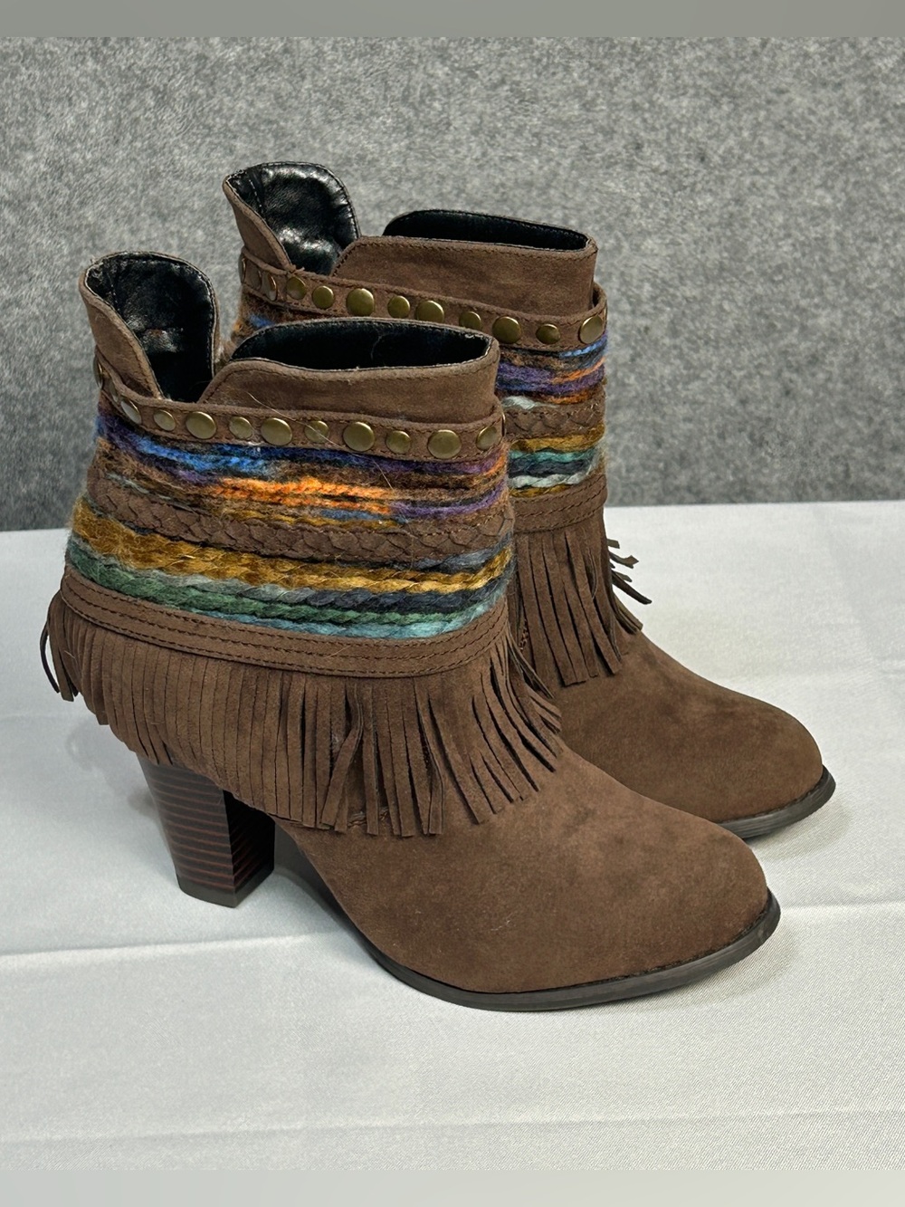 Dolce By Mojo Moxy SZ 7 Brown Suede Fringe Ankle Boots Colored Knit Accents Boho